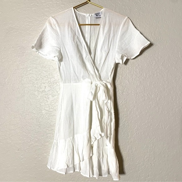 Princess Polly Dresses & Skirts - Princess Polly xx Sz 10 White Wrap Dress Knee Length Short Sleeve 100% Cotton